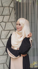 Zara – Chic Contrast with Belted Fit Fabric: Jarsi Origin: Made in China